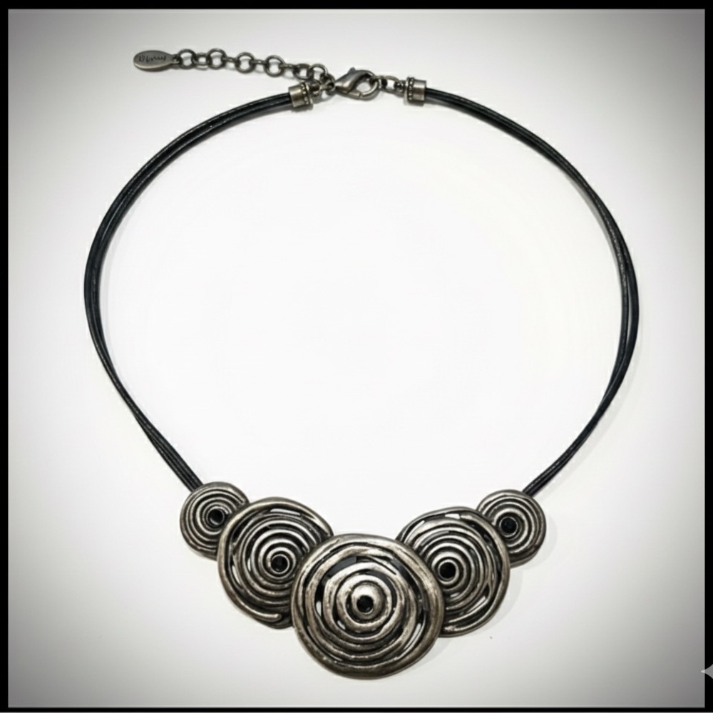 Vintage Necklace - Picture 2 of 2